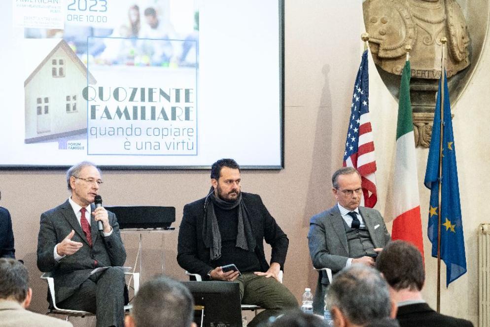 Il demografo francese Gérard-Francois Dumont interviene al convegno sulle politiche familiari, con il presidente del Forum delle Famiglie, Gigi De Palo e il presidente della Fafce, Vincenzo Bassi - Cristian Gennari