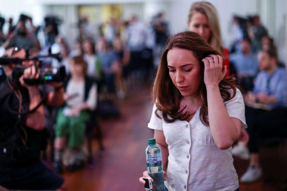 Stella Moris, moglie di Julian Assange durante la conferenza stampa dopo l'approvazione dell'estradizione - Reuters