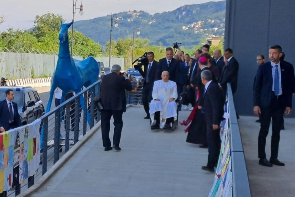 L'arrivo del Papa al Convention centre e Marco Cavallo lì accanto - Ansa