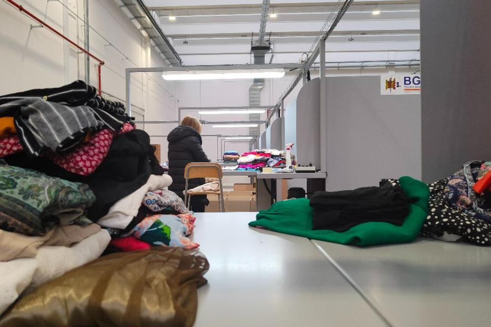 Rho (Milano): il "Textile Hub" della cooperativa Vesti Solidale è occasione di lavoro e inclusione per 40 persone - foto Vesti Solidale