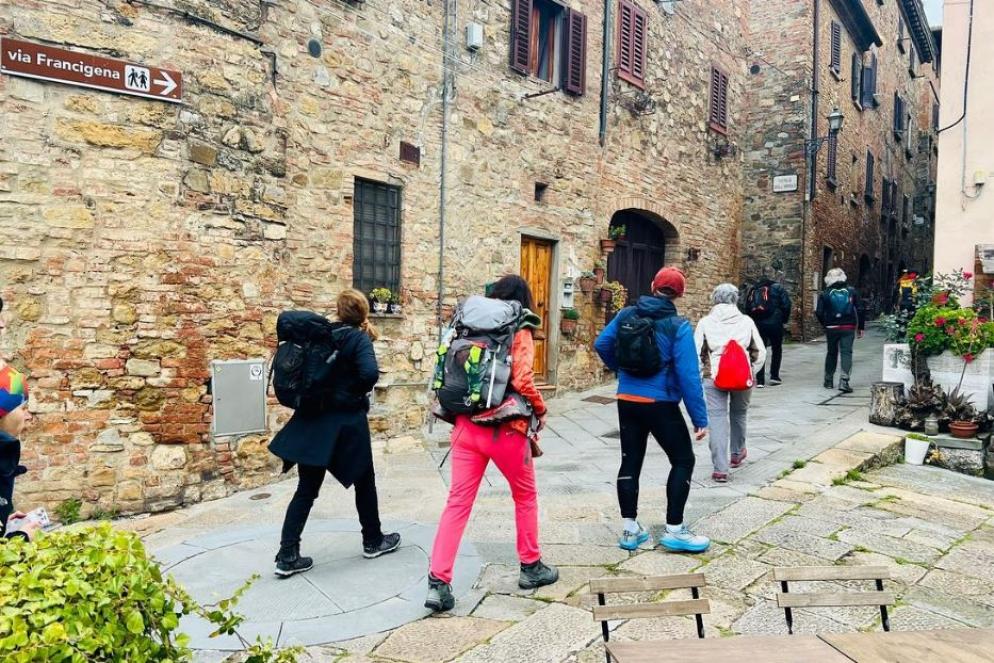 Pellegrini lungo la Via Francigena - Foto Associazione Ospitalità religiosa italiana