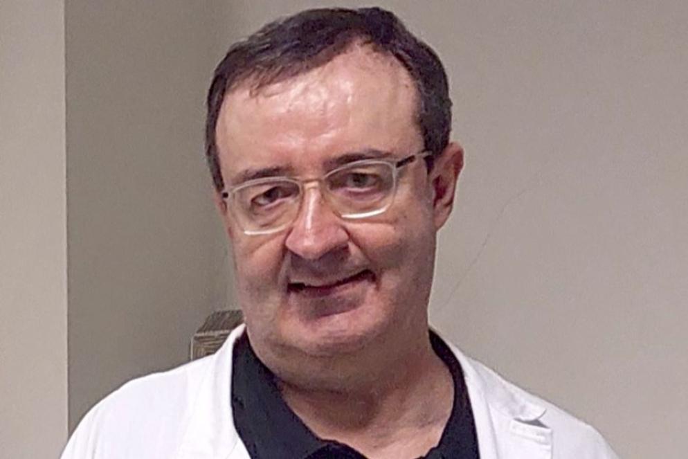 Don Claudio Dall'Orto con il camice di cappellano ospedaliero