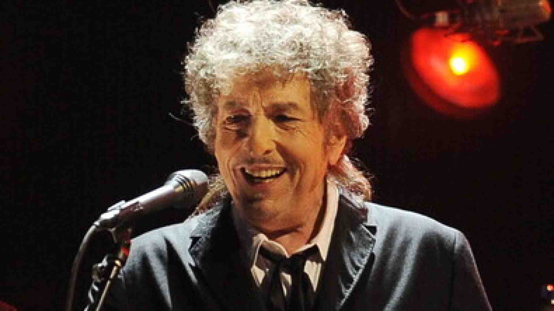 Bob Dylan per fortuna non vuole star fermo, e il pubblico ringrazia