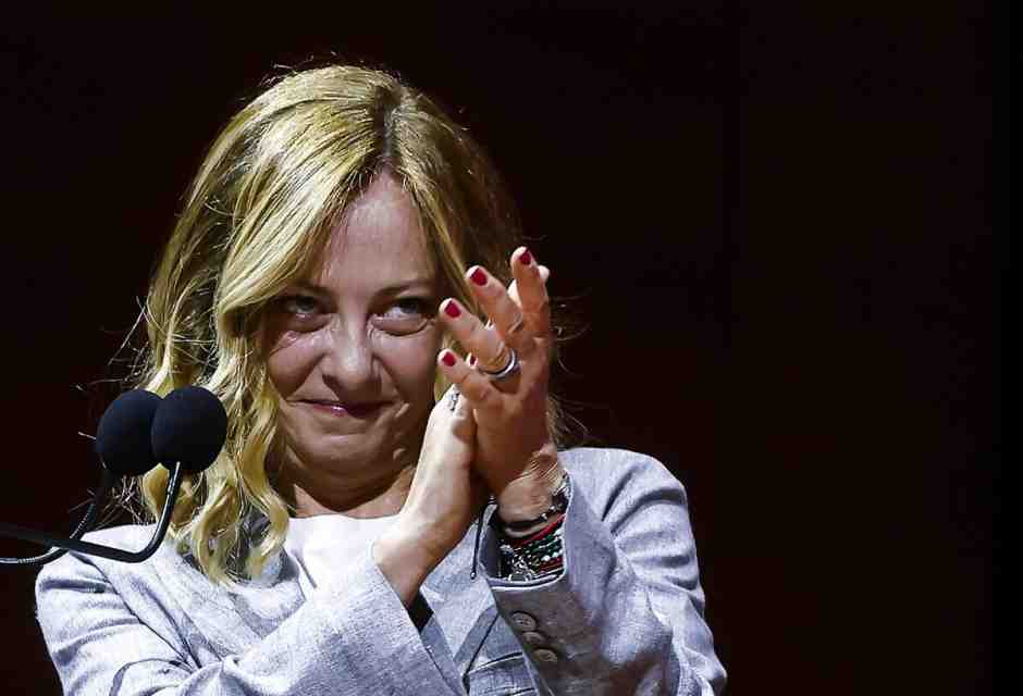 Terzo mandato, il poker di Meloni: "Così il Pd va in tilt in Puglia e Campania"