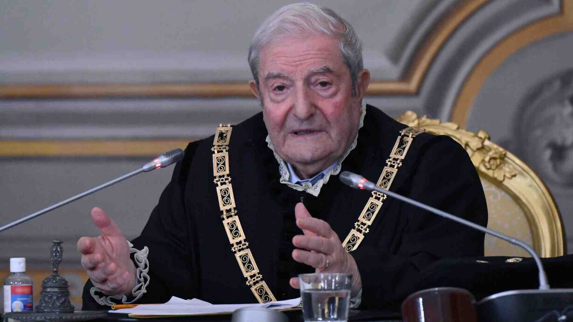 Sul referendum cade l'argine alla riformabilità della "Costituzione più bella del mondo". I suggerimenti di Barbera