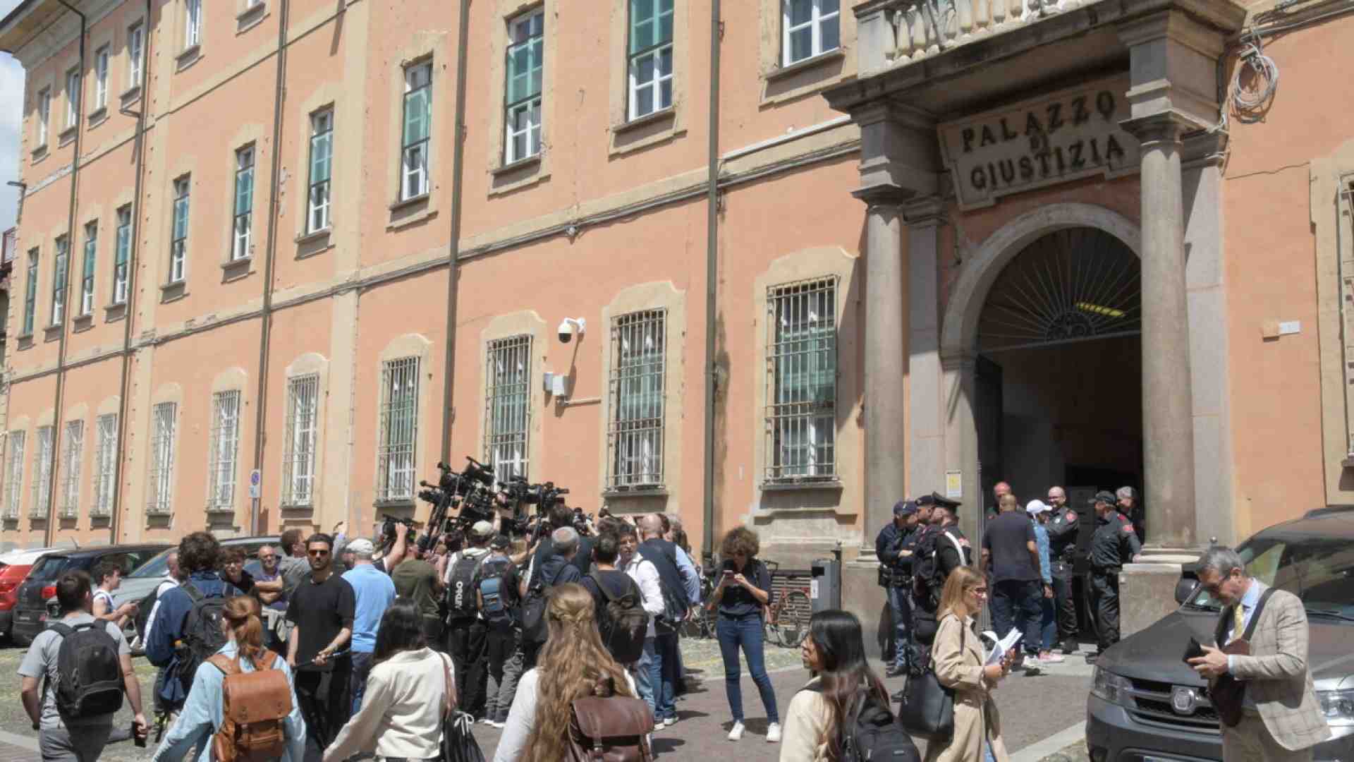 Siamo ormai alle sentenze affidate ai sondaggi