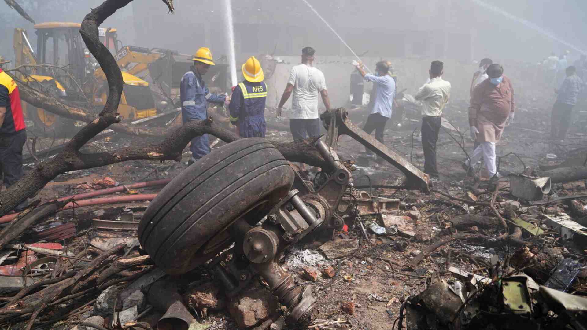 Le domande a cui provare a rispondere dopo il dramma del volo Air India