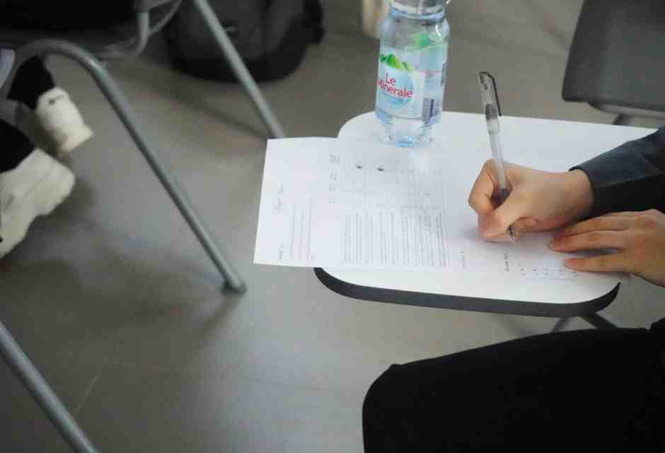 Esami da abolire (con dubbi perché). Un confronto tra Italia e Inghilterra