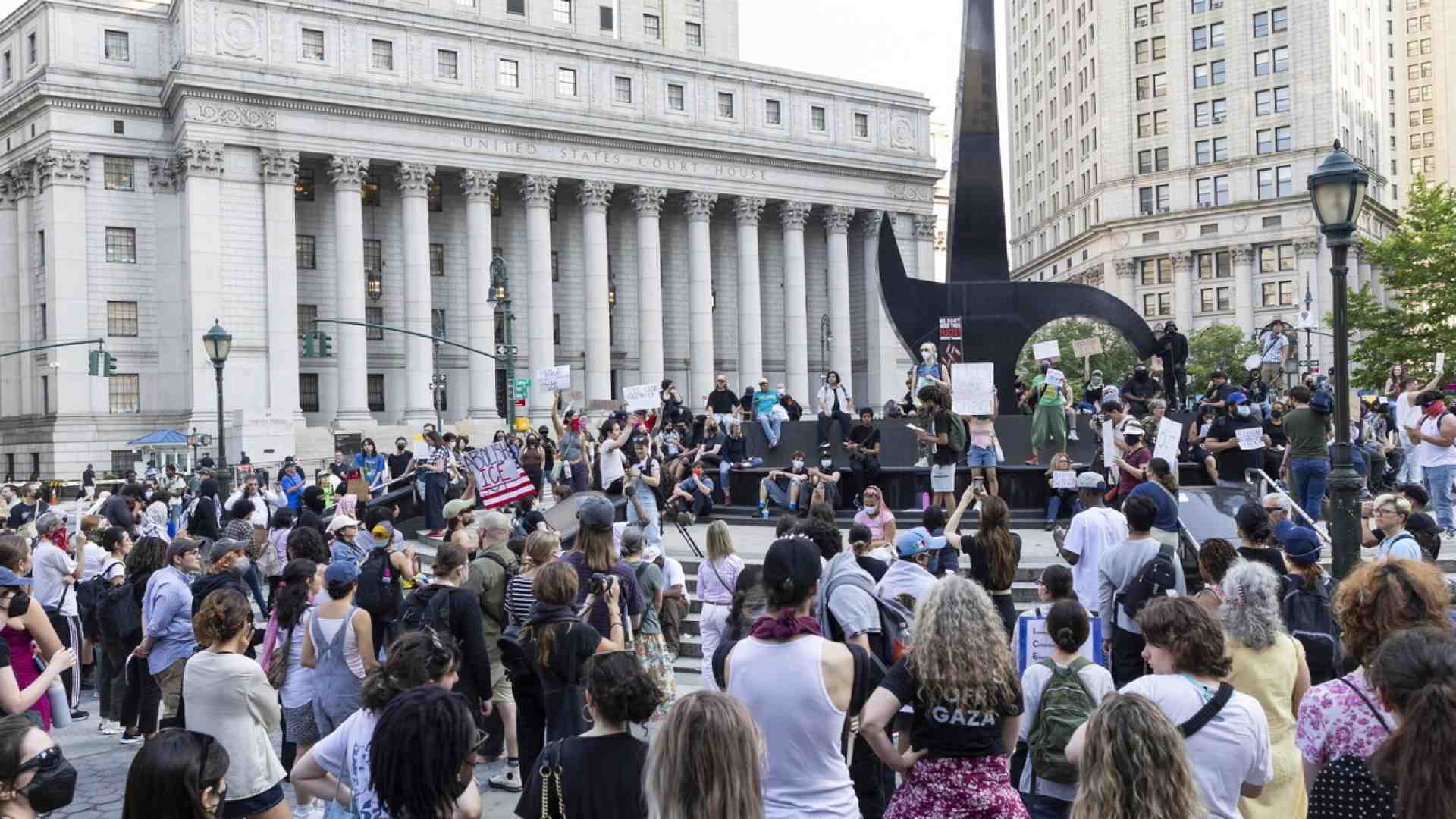 La rabbia dei latinos delusi da Trump