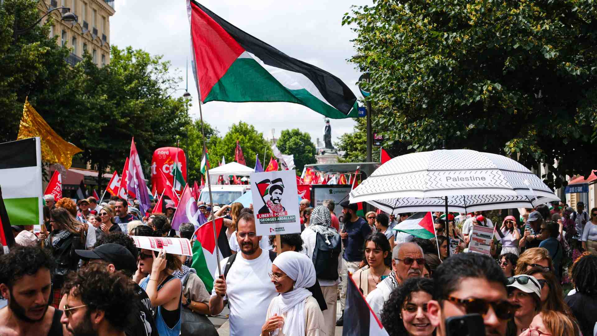 Piazze pro ayatollah a Parigi, Berlino e Londra: le città nel mirino del terrore iraniano