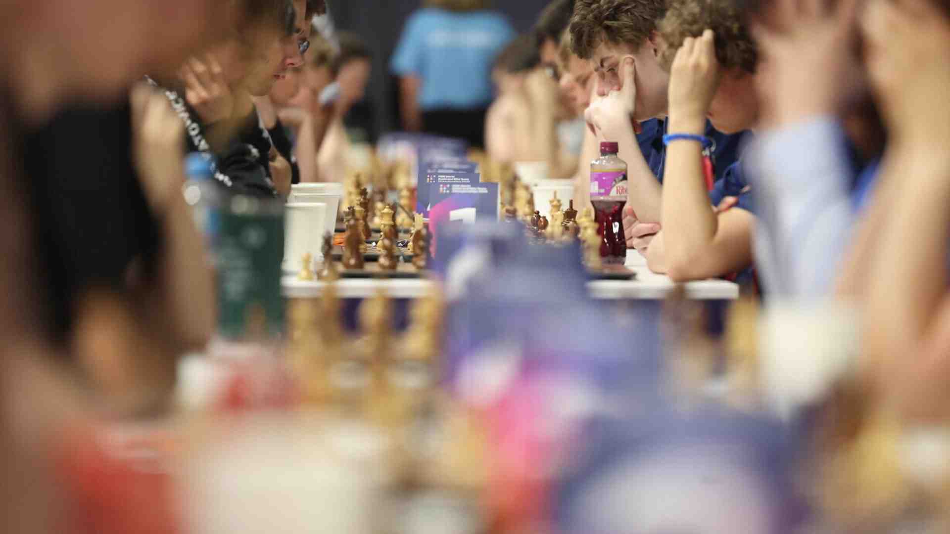 Sembra strano, ma a scacchi si gioca anche a squadre