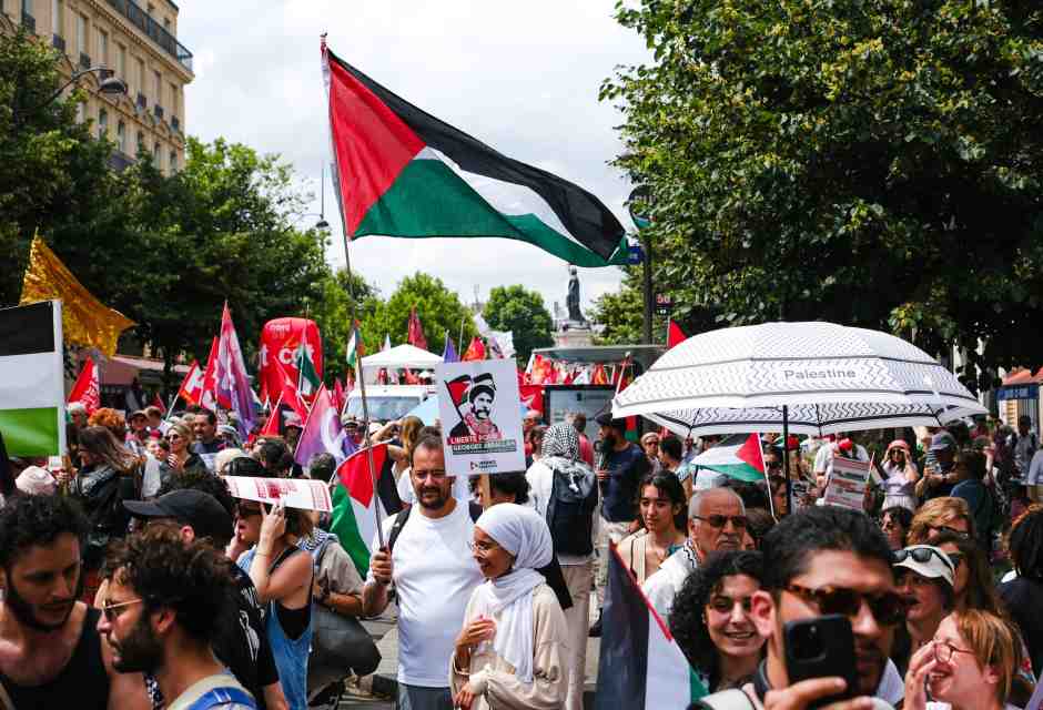 Piazze pro ayatollah a Parigi, Berlino e Londra: le città nel mirino del terrore iraniano