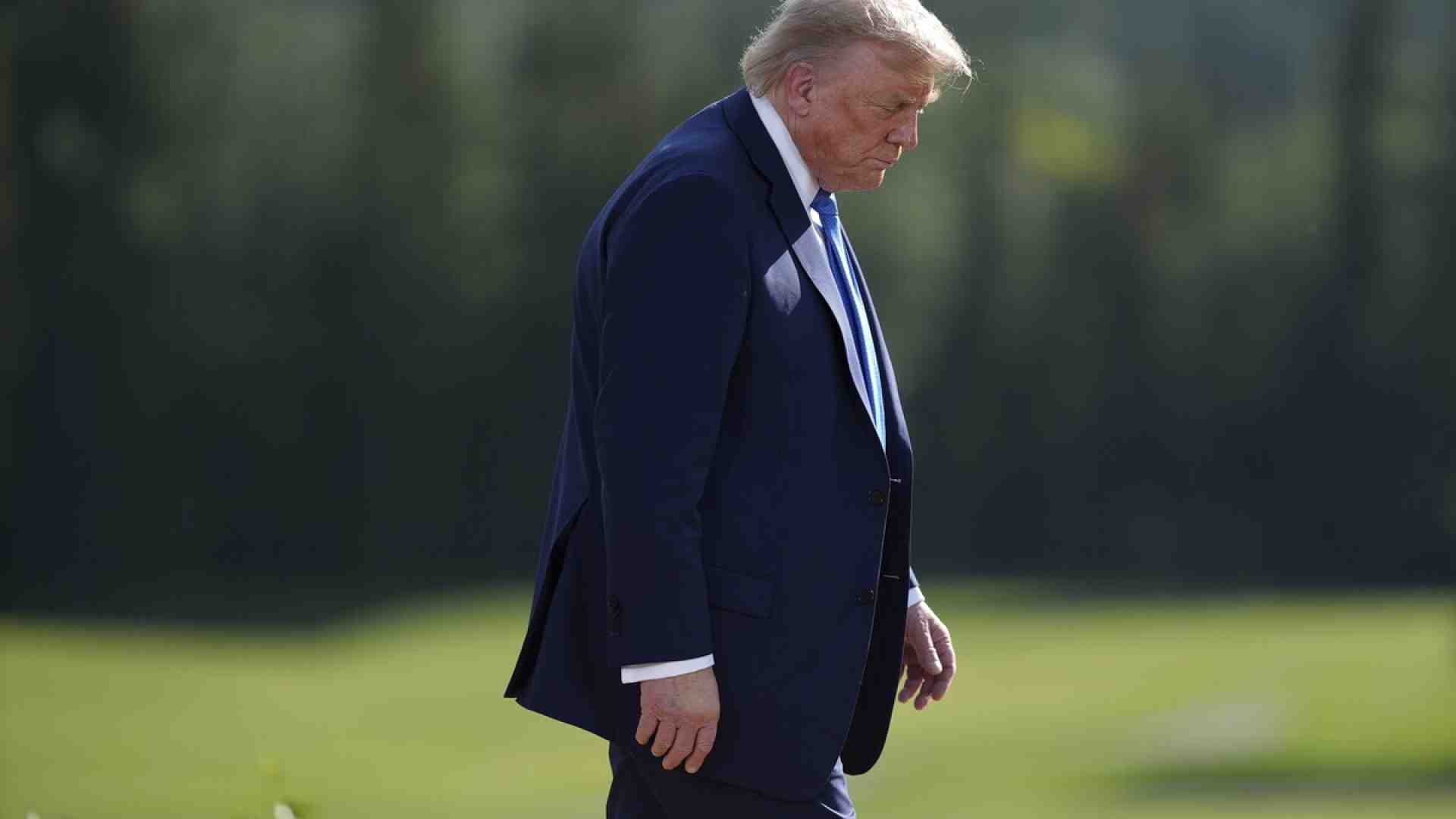 Un giudice federale frena i tagli alla ricerca decisi da Trump: “Non abbiamo più vergogna?”