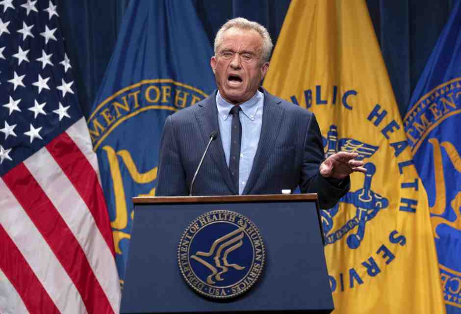 L'allarme degli esperti di vaccini licenziati da Trump: "Famiglie a rischio di malattie prevenibili"