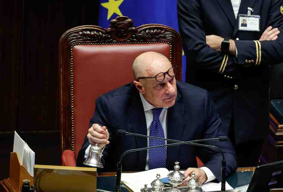 Il governo va sotto alla Camera su una mozione per attrarre i ricercatori in Italia: "Ci siamo sbagliati a votare"