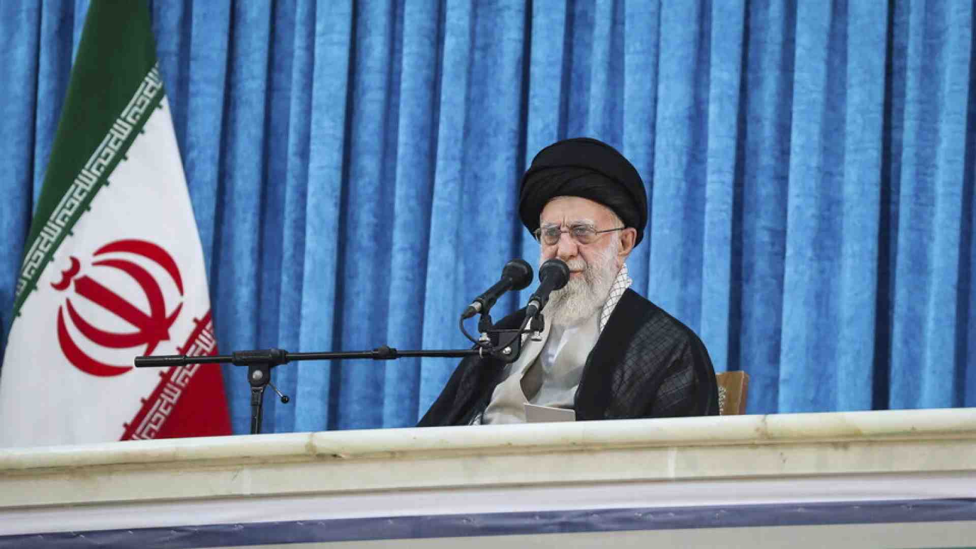 La grottesca minaccia mortale rivolta a Khamenei