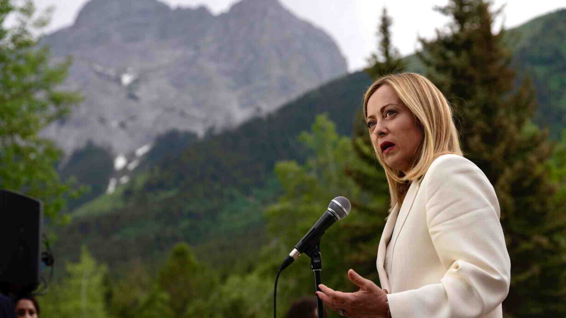 Meloni dal G7: "Impedire che l'Iran diventi una potenza nucleare. Putin mediatore? Non è un'opzione"