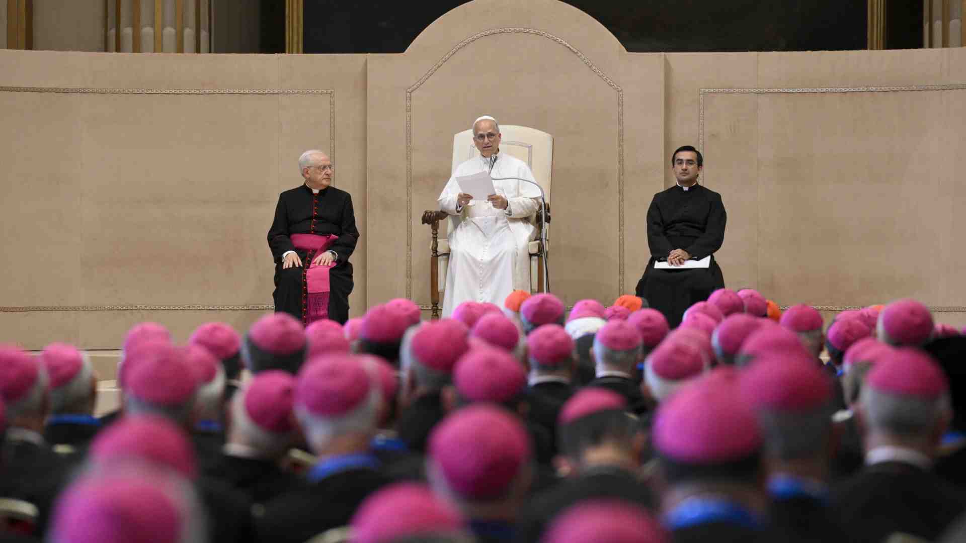 Il Papa incontra la Cei e si prepara alle vacanze