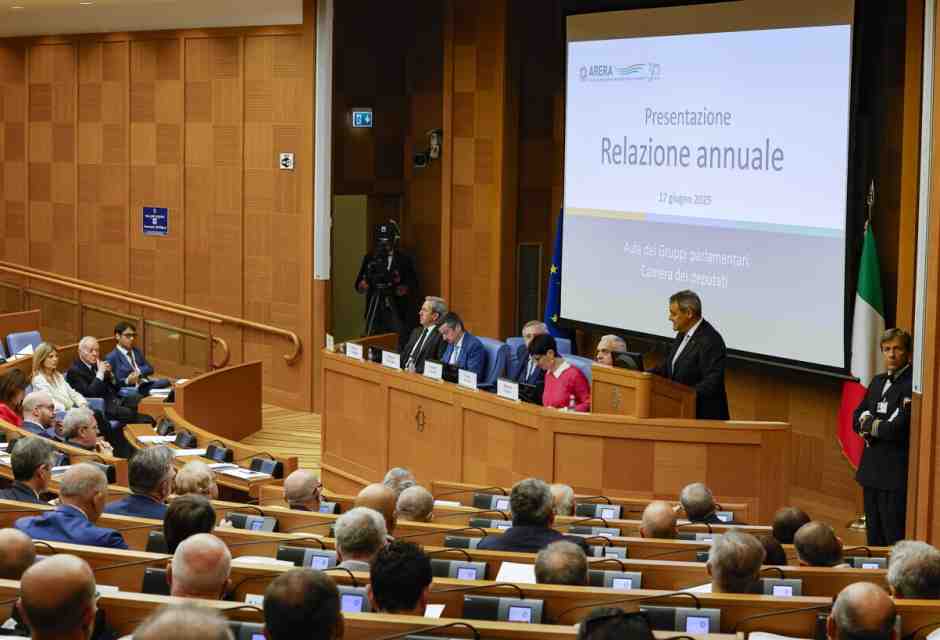 La concorrenza fa bene, l’interventismo dei politici non tanto. I numeri di Arera