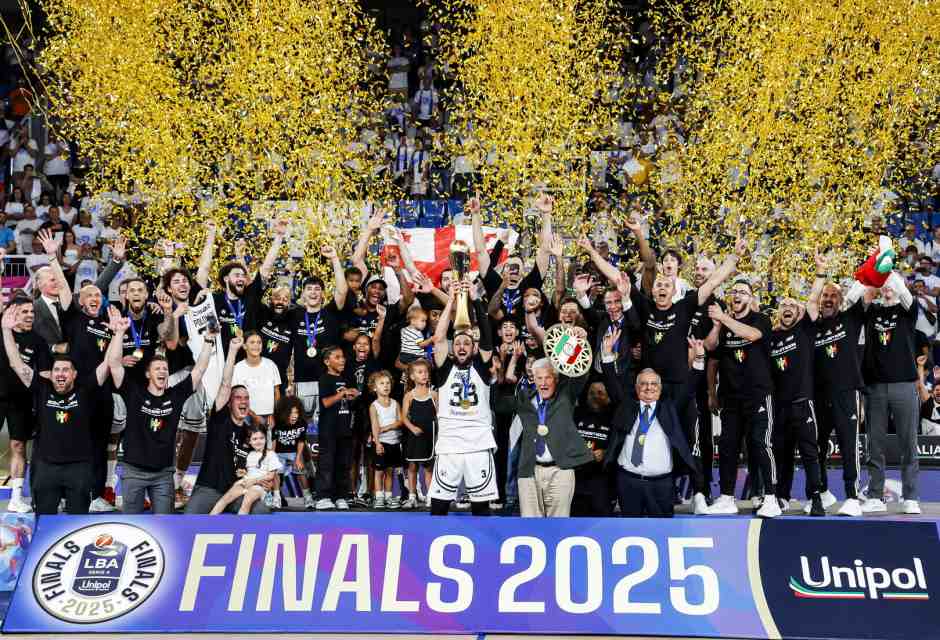 Lo scudetto della Virtus Bologna è la vittoria degli uomini contro i soldi