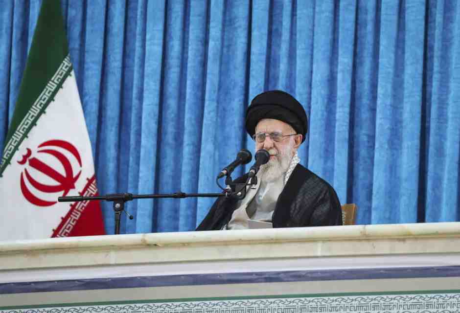 La grottesca minaccia mortale rivolta a Khamenei