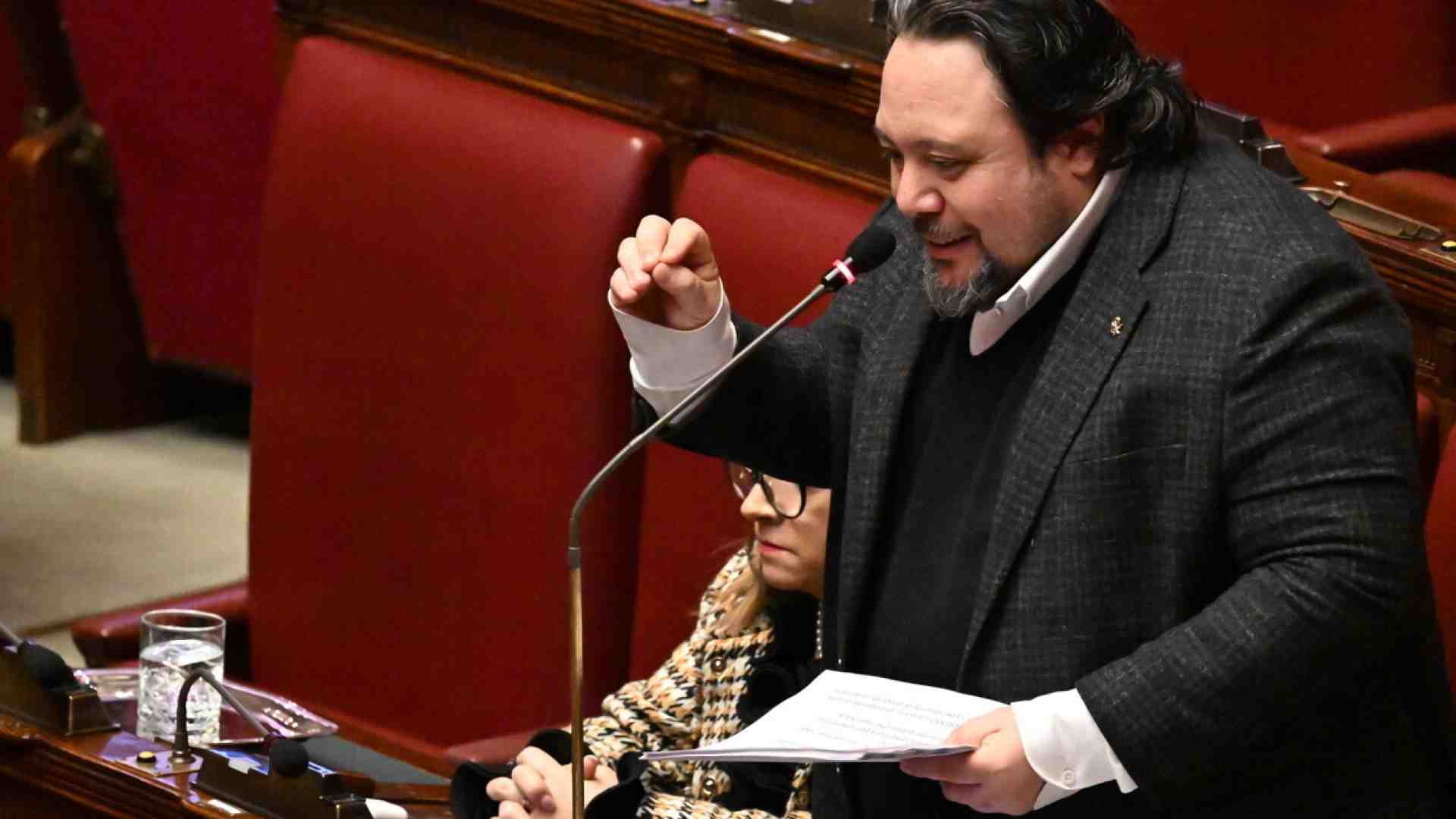 Carotenuto (M5s): "Uscire dalla Nato? Magari"