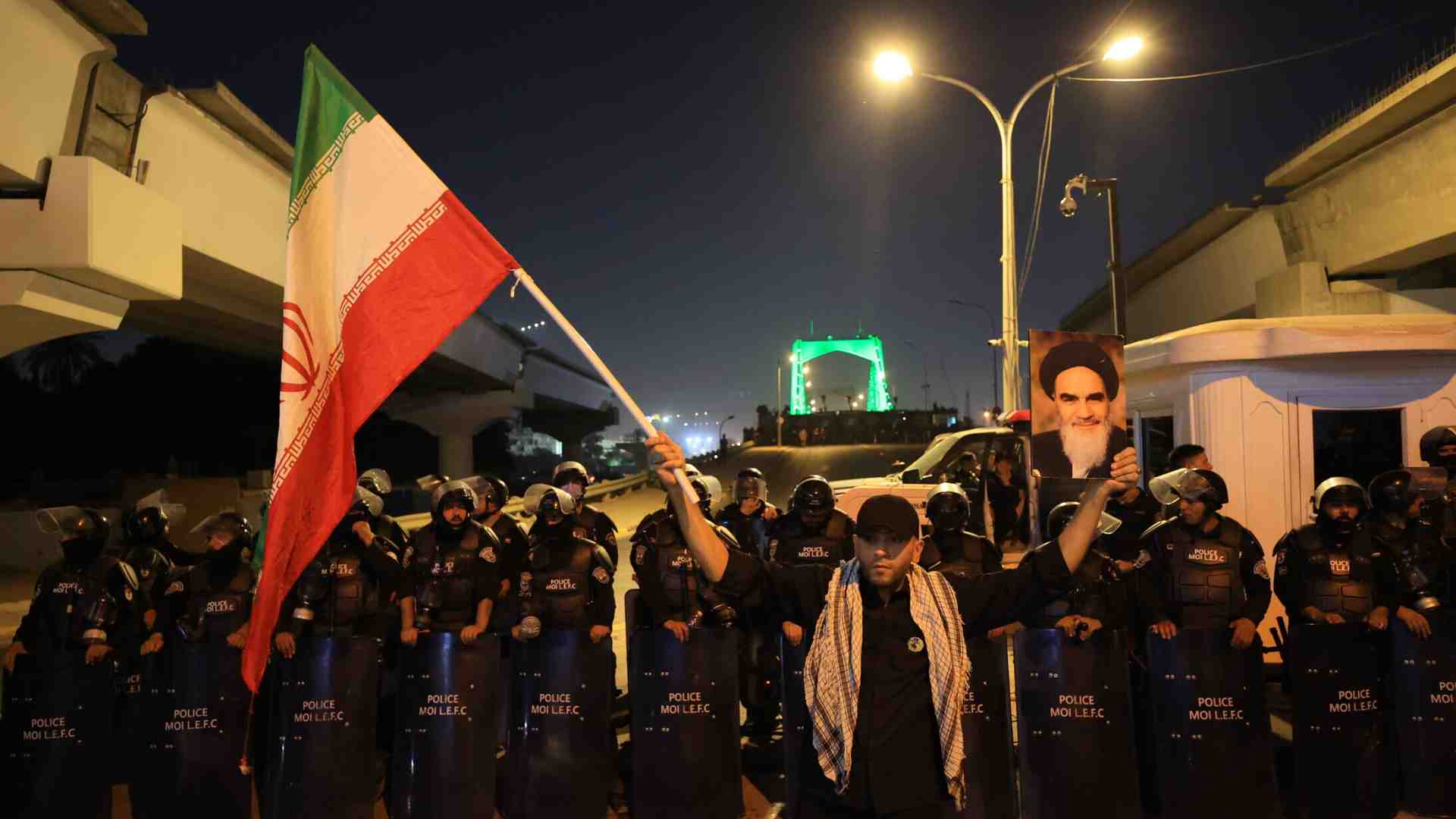 In Iraq sventolano le bandiere dell’Iran: “Via gli americani da qui”