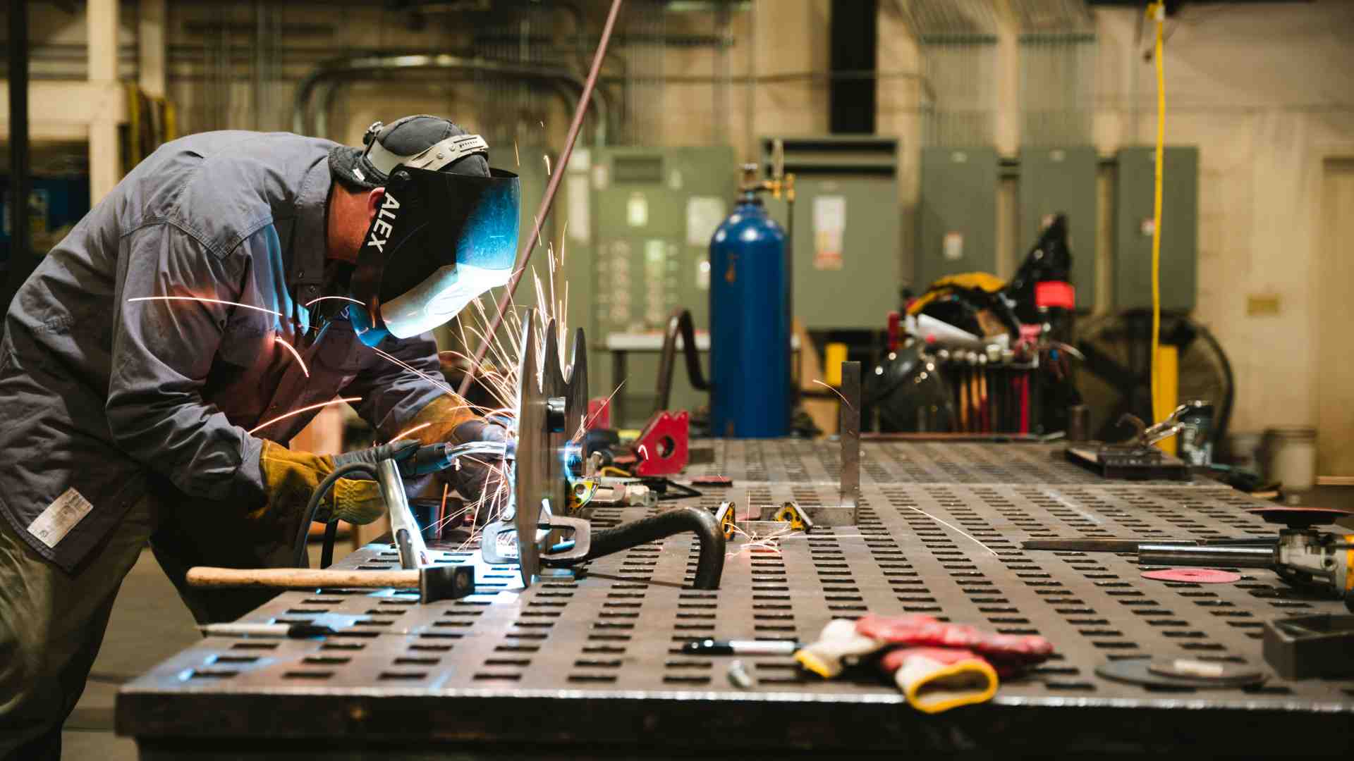 Dopo la fiammata d’inflazione, il contratto collettivo nazionale ha bisogno di un tagliando