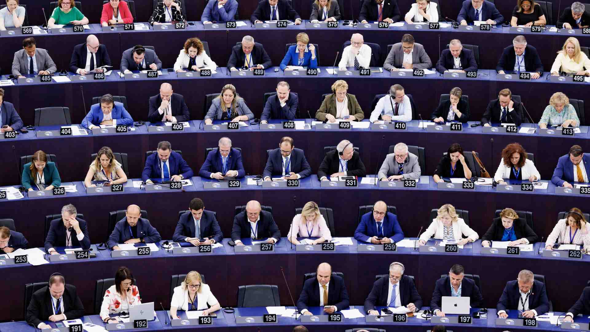 A Bruxelles i dem si dividono e protestano sulle parole “Difesa europea”. Minuetto