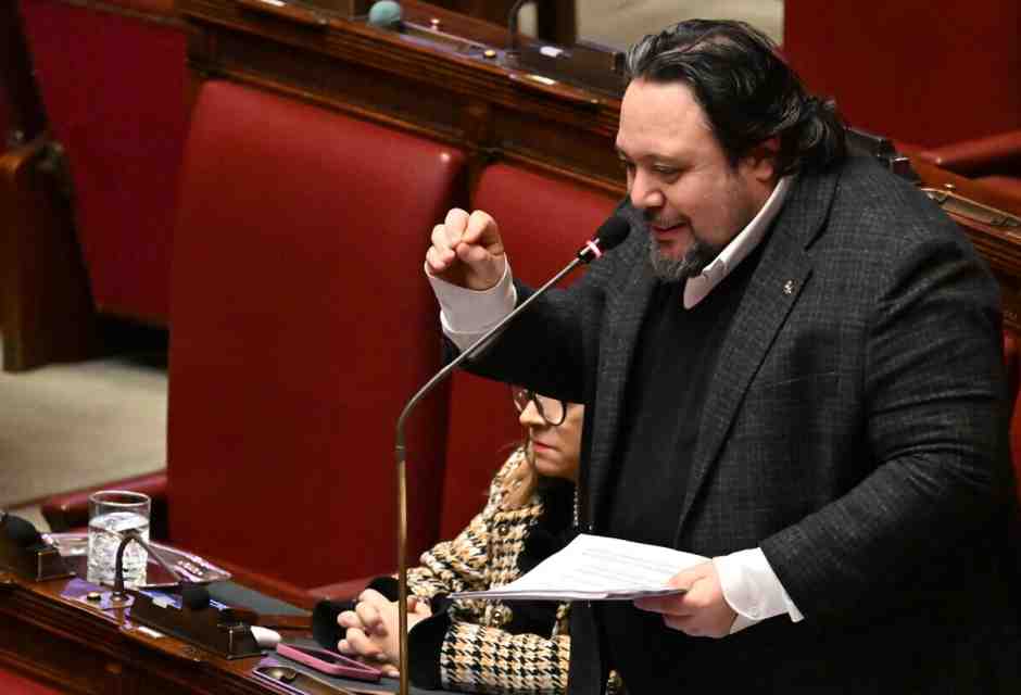 Carotenuto (M5s): "Uscire dalla Nato? Magari"