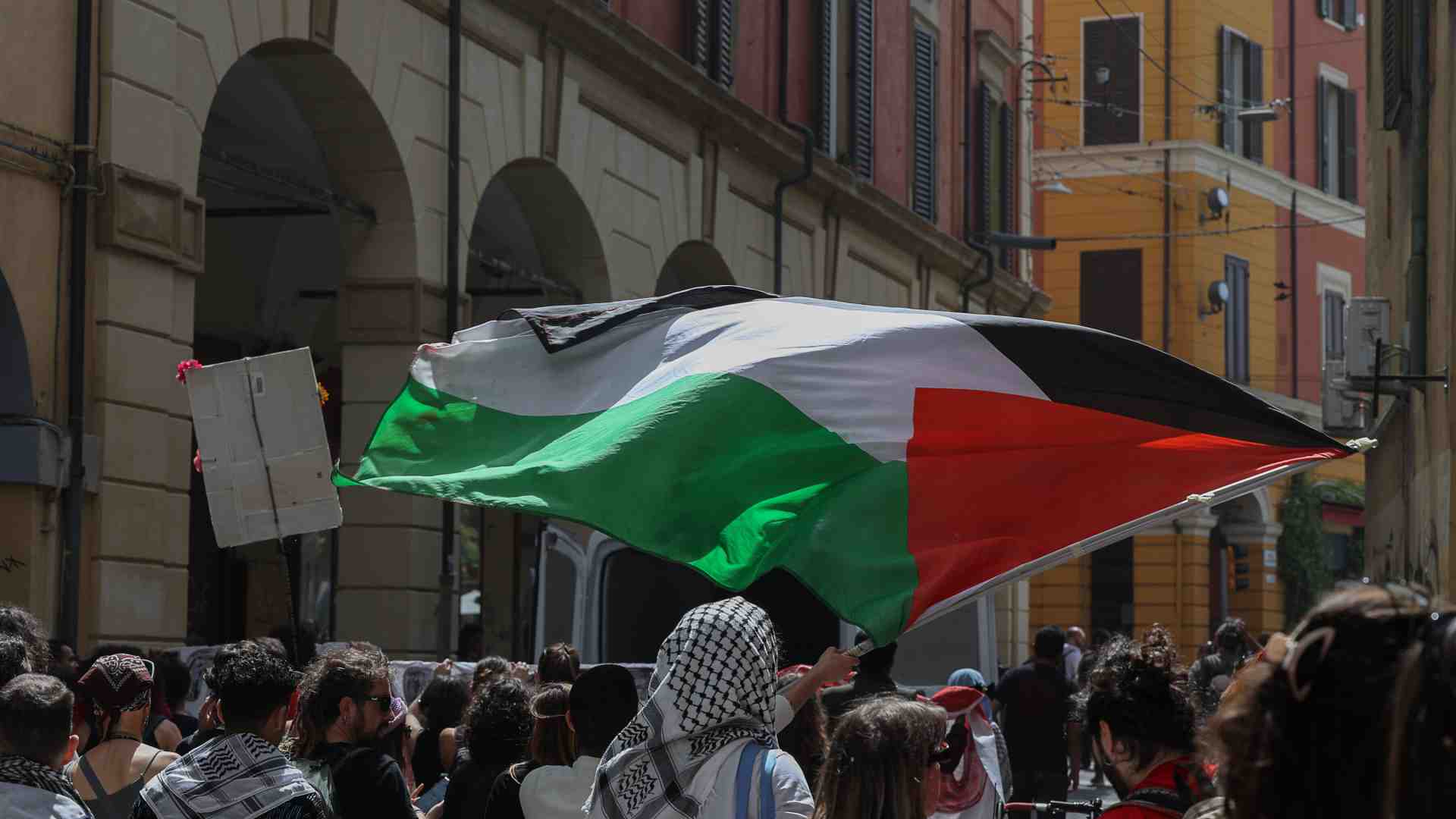 Pombeni: “La mozione su Israele non rende onore all’Università di Bologna”