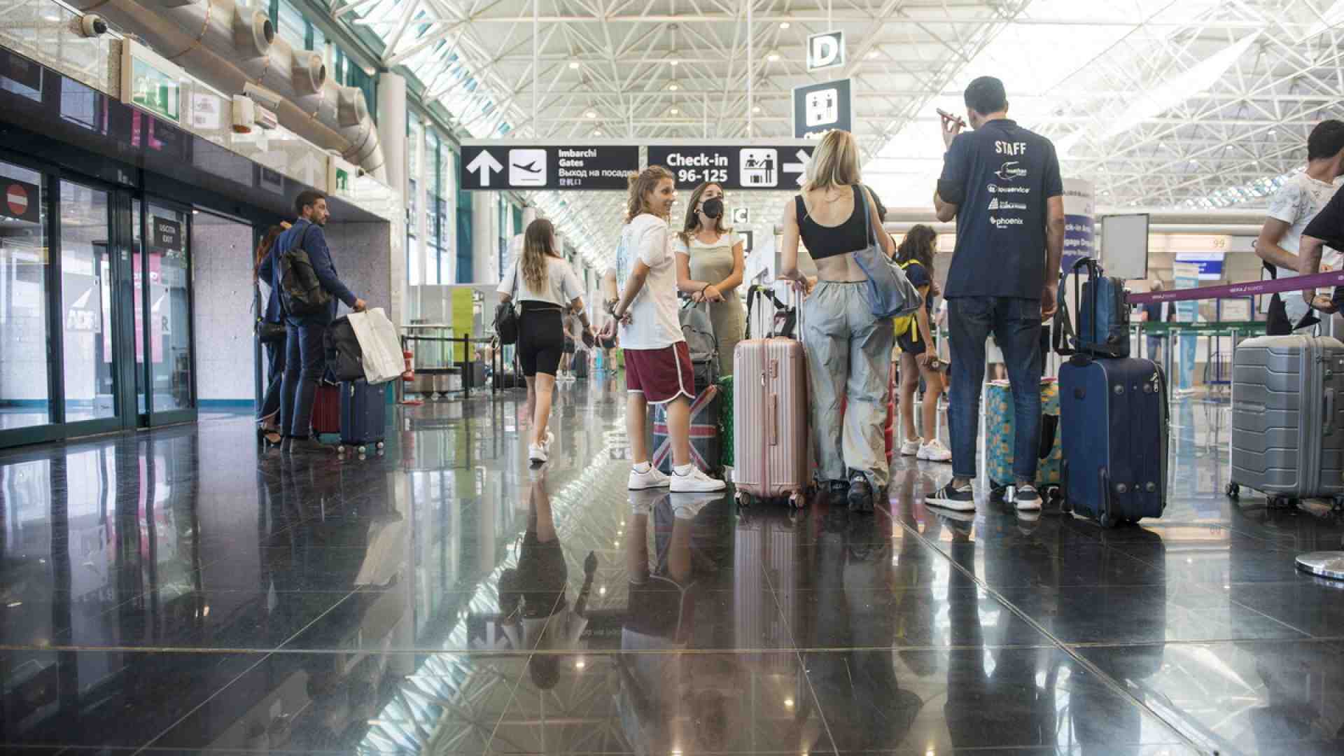 Roma ha un aeroporto da premio. Ma fuori c’è ancora da correre