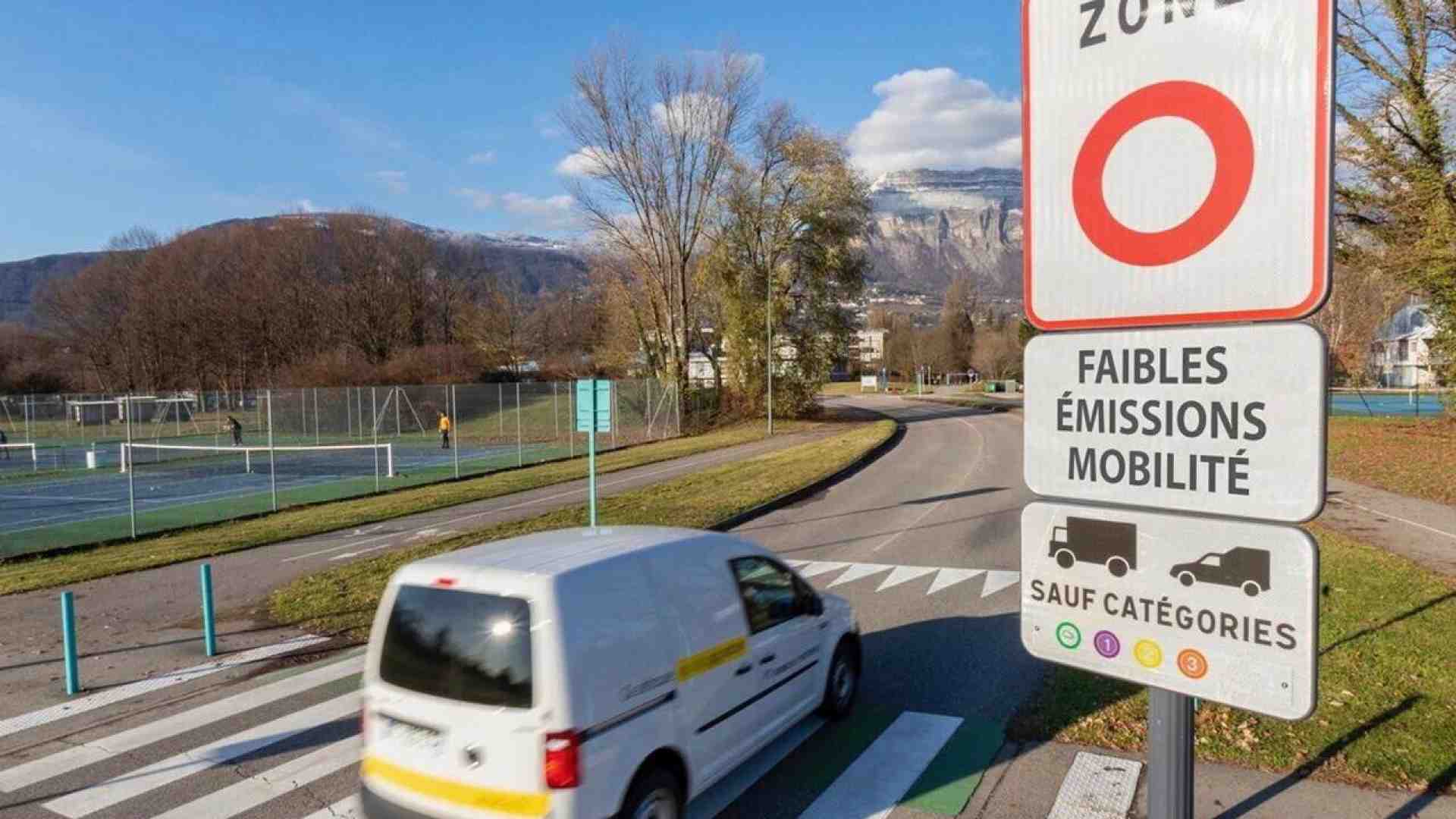 Ztl, sì o no? In Francia Mélenchon le boccia, in Italia la sinistra è divisa