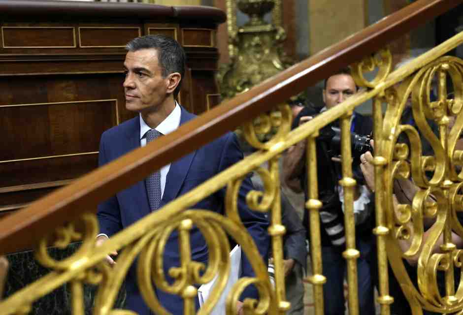 La crisi di Pedro Sánchez, tradito dalla “Banda del Peugeot”
