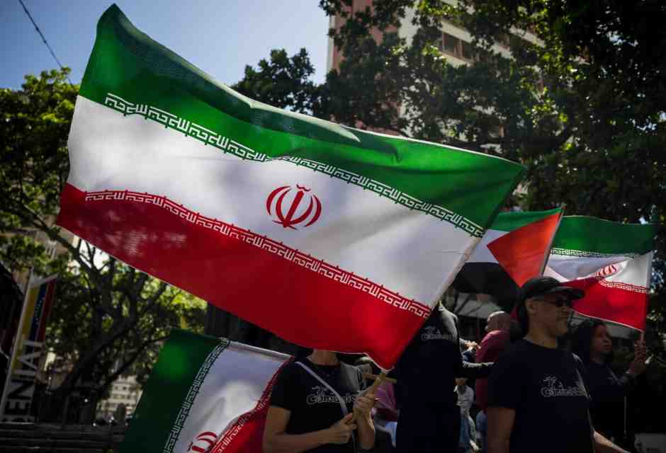 La sinistra e l’Iran visto dal divano, un vecchio amore che ritorna