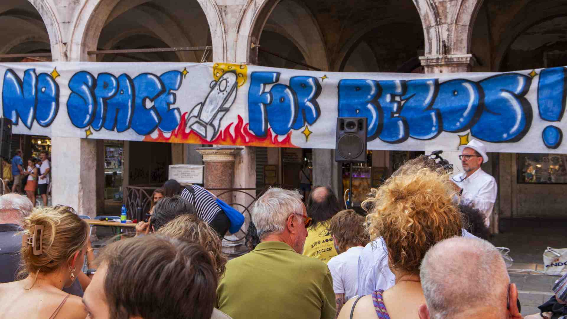 Gli autolesionismi su Bezos. Proteste folli e percezioni. Parla Luca De Michelis