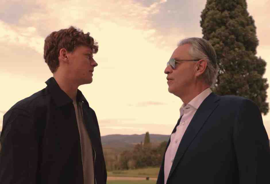 Dell’esperimento canoro del duo Bocelli-Sinner restano solo polvere e noia