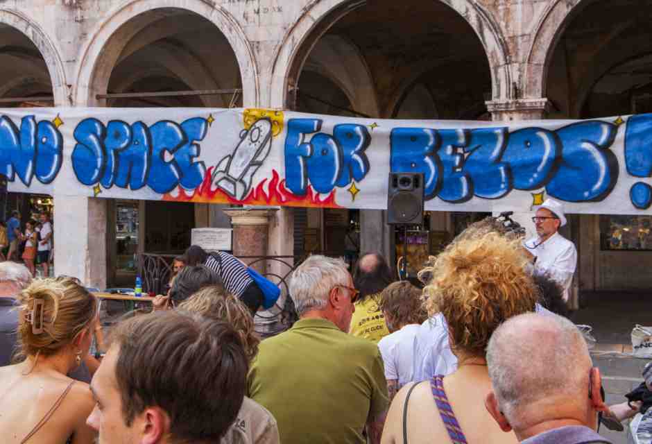 Gli autolesionismi su Bezos. Proteste folli e percezioni. Parla Luca De Michelis