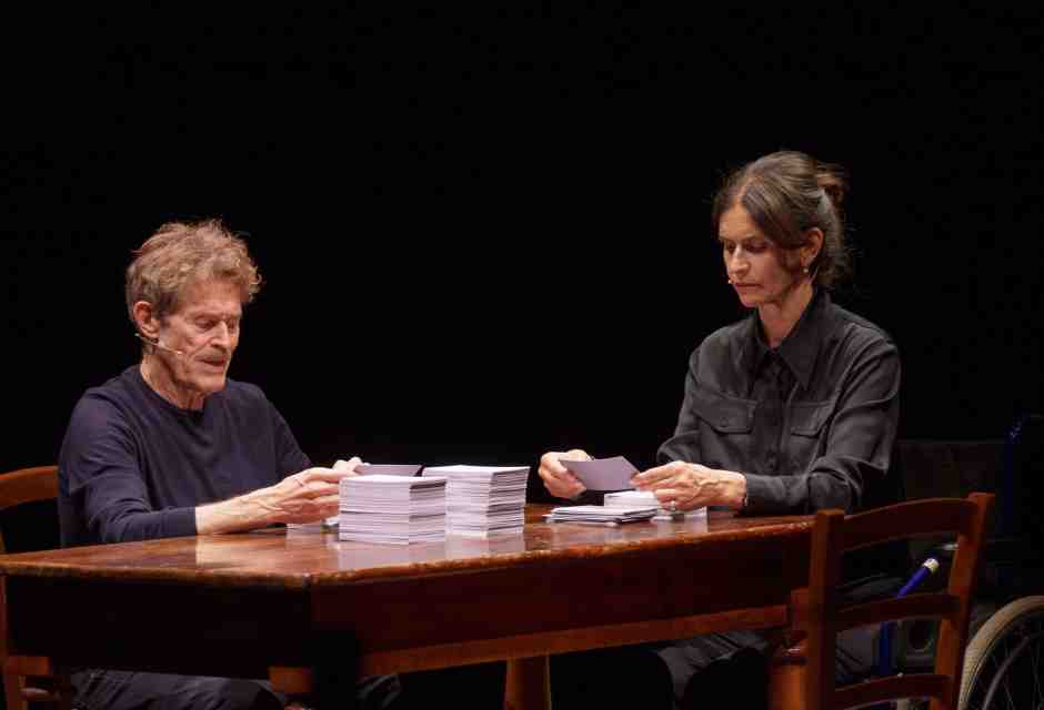 Cosa significa stare sul palco per Willem Dafoe, che ora dirige la sua Biennale. Intervista