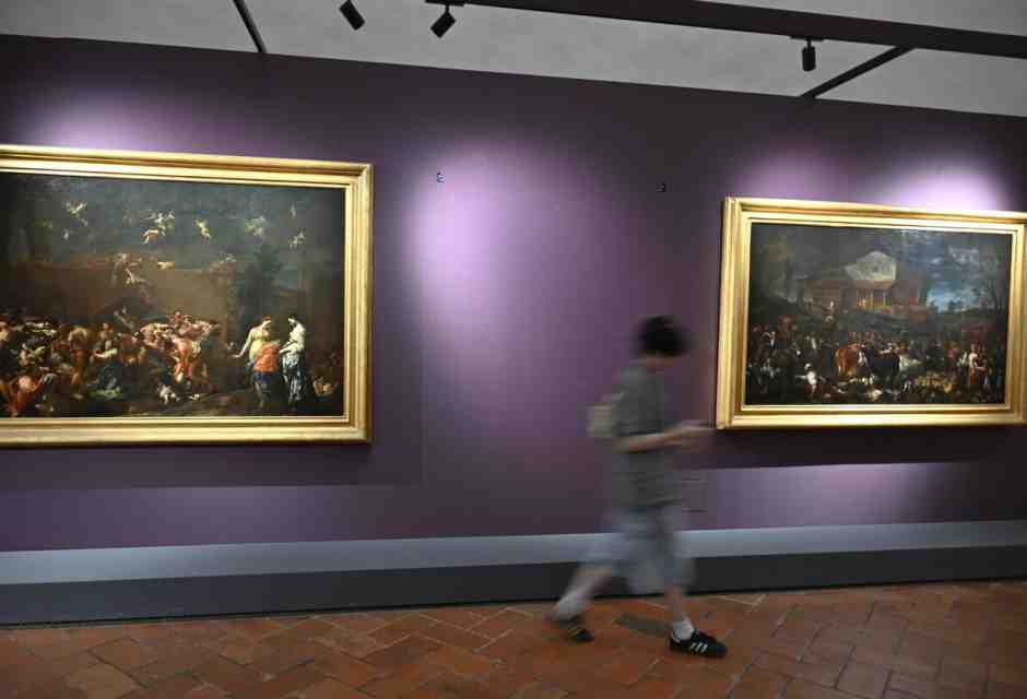 Cosa dice di noi il turista inciampato per scattarsi una foto davanti a un quadro agli Uffizi