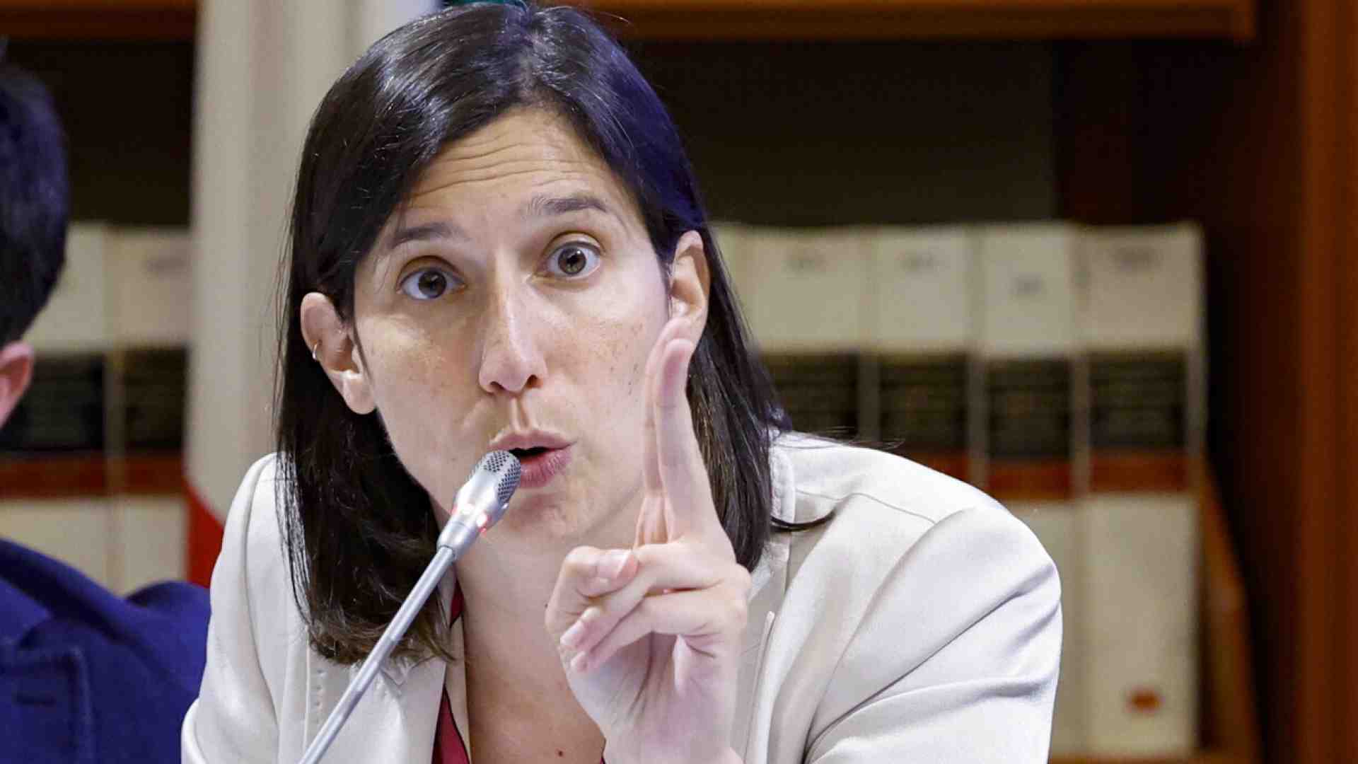 Cara Elly, ci si arma per difendere la pace. Serve un disegno?