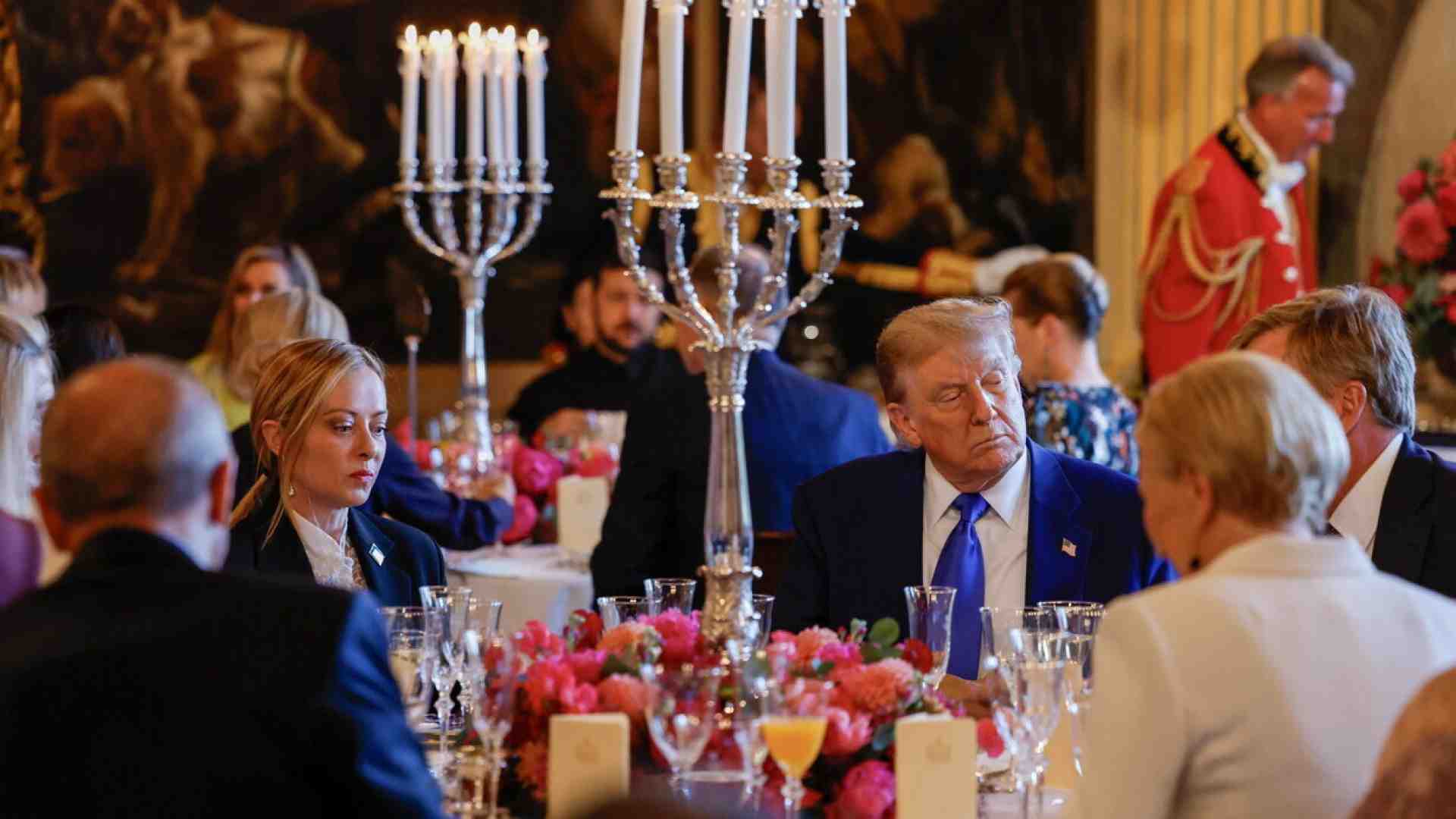 Meloni a tavola con Trump a L'Aja. Lungo colloquio sul medio oriente, ma le tensioni con Ue-Usa pesano