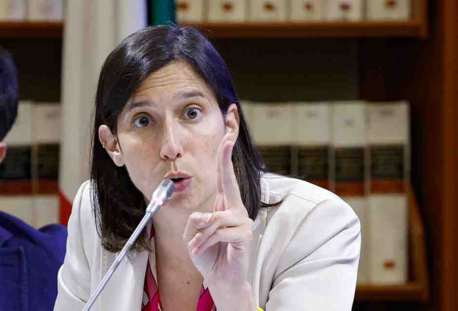 Cara Elly, ci si arma per difendere la pace. Serve un disegno?