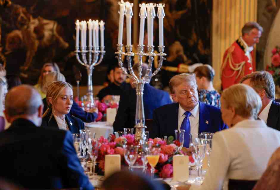 Meloni a tavola con Trump a L'Aja. Lungo colloquio sul medio oriente, ma le tensioni con Ue-Usa pesano