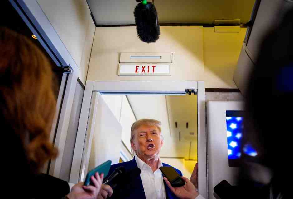 La Nato fa di tutto per piacere a Trump. Dal colore all’Ucraina