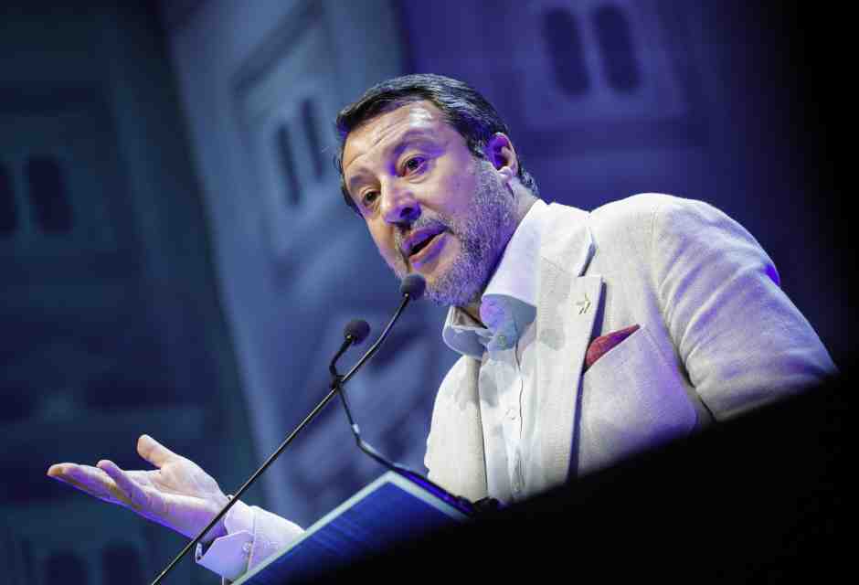 Salvini trova un compromesso con i costruttori. Storia di una pace