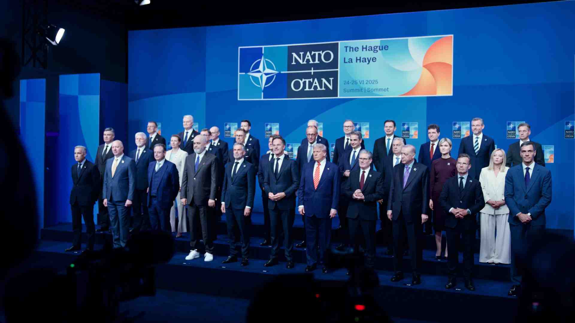 L’inchino degli europei a Trump per salvare l’Alleanza e il suo articolo 5