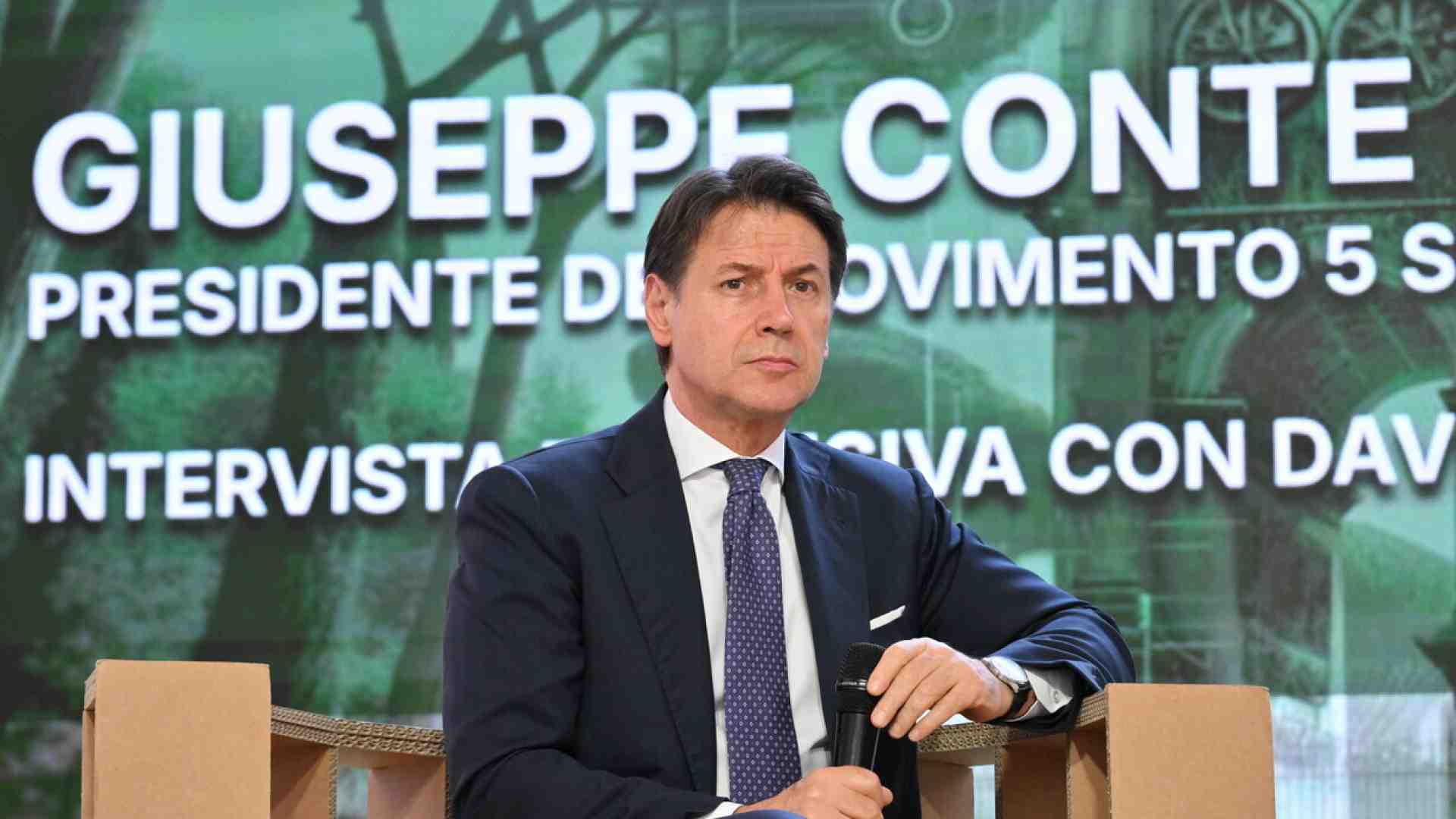 All’Aia con Conte nostalgici di Stalin e putiniani che manco la sinistra si carica