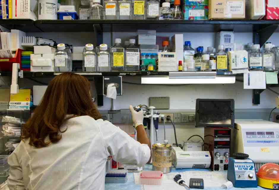 È assurdo che la libertà della scienza venga difesa dall'autorità religiosa e non dalle istituzioni laiche