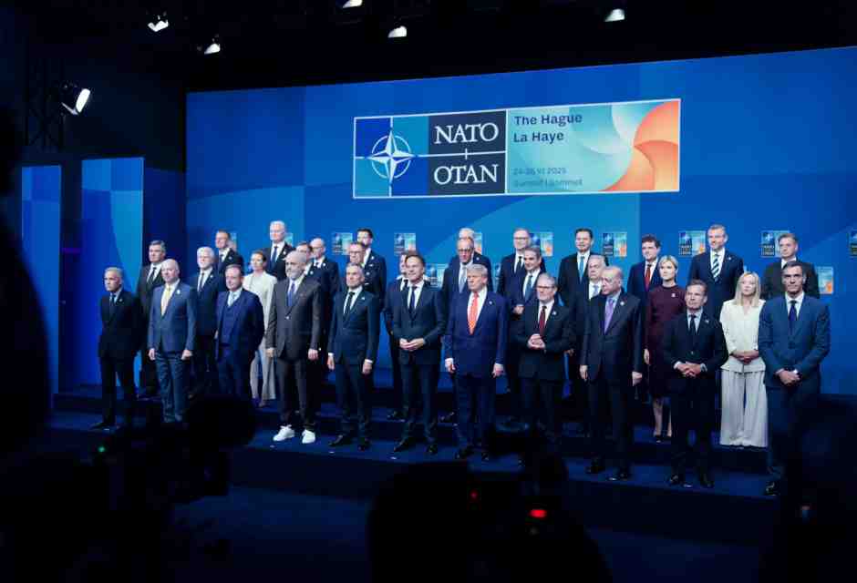 L’inchino degli europei a Trump per salvare l’Alleanza e il suo articolo 5